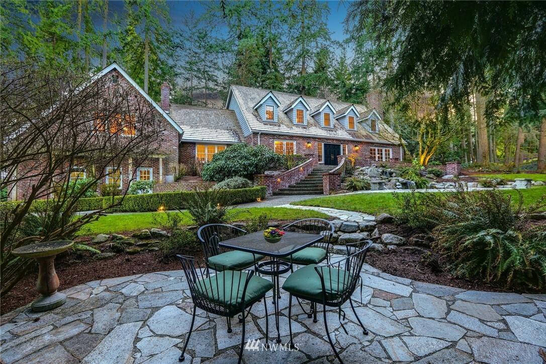 Property Photo: 13555 NE 54th Place WA 98005