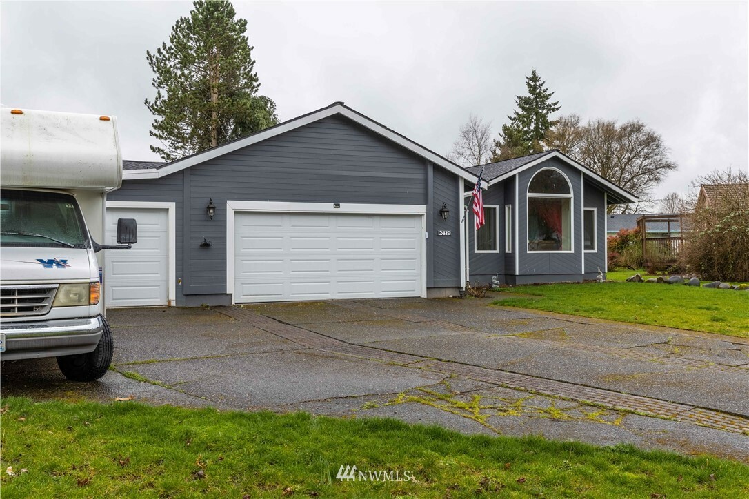 Property Photo:  2419 Hickory Avenue  WA 98632 