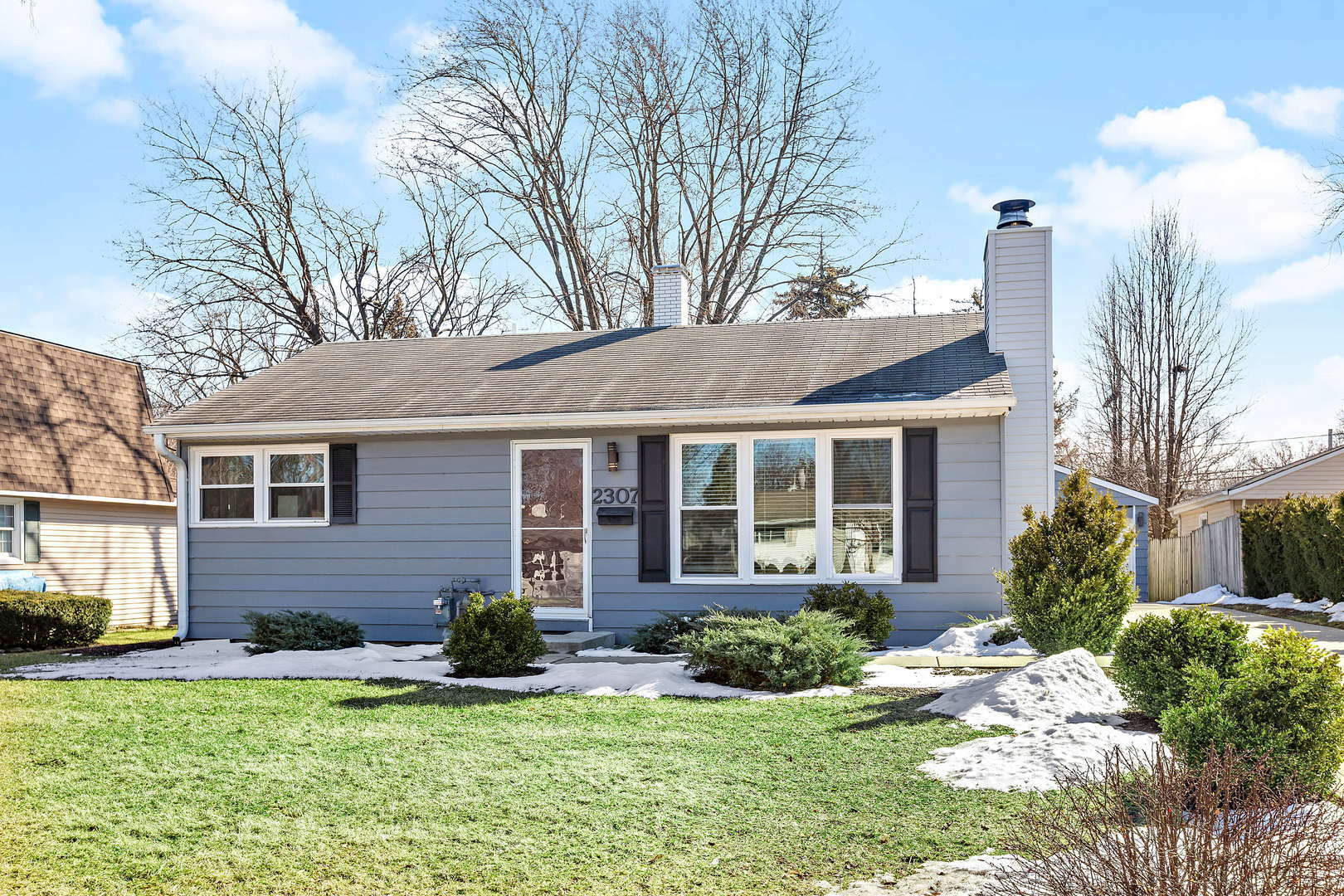 Property Photo: 2307 Sigwalt Street IL 60008
