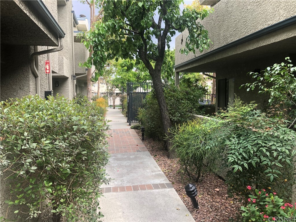 Property Photo: 8565 Independence Avenue 6 CA 91304
