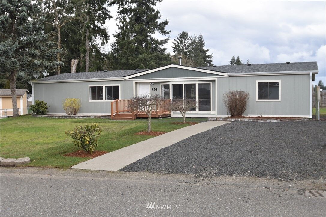 Property Photo:  824 Nottingham Drive SE  WA 98503 