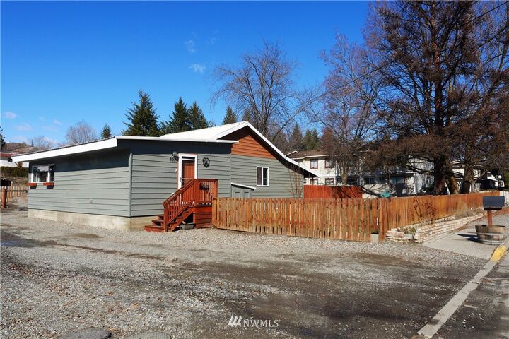 Property Photo: 892 2nd Avenue S WA 98840
