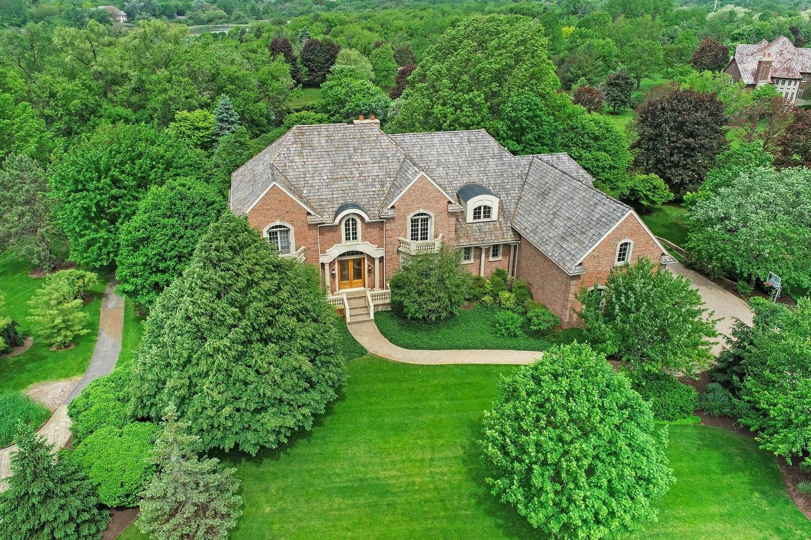 Property Photo: 12 Brooke Lane IL 60010