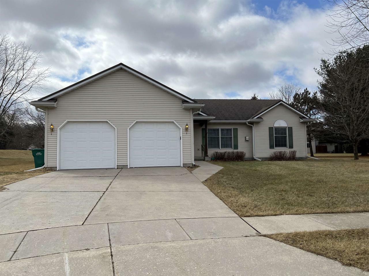 Property Photo:  116 Coralberry Ct  WI 53534 