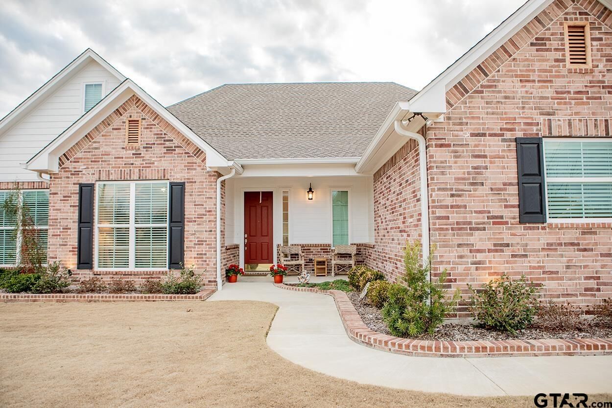 Property Photo:  214 Winged Foot Drive  TX 75771 