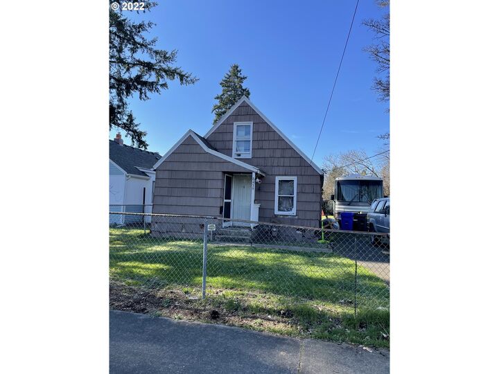 8439 SE 64th Ave  Portland OR 97206 photo