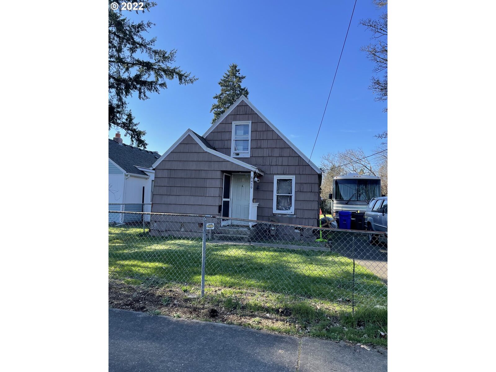 Property Photo:  8439 SE 64th Ave  OR 97206