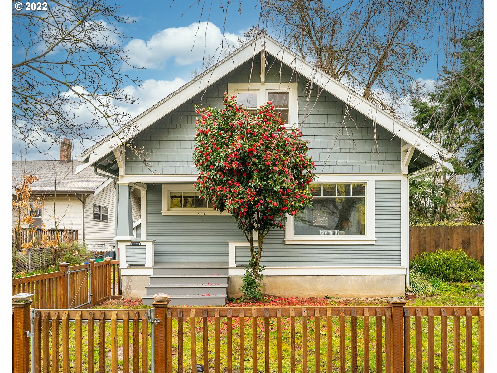 Property Photo:  5916 SE 50th Ave  OR 97206 