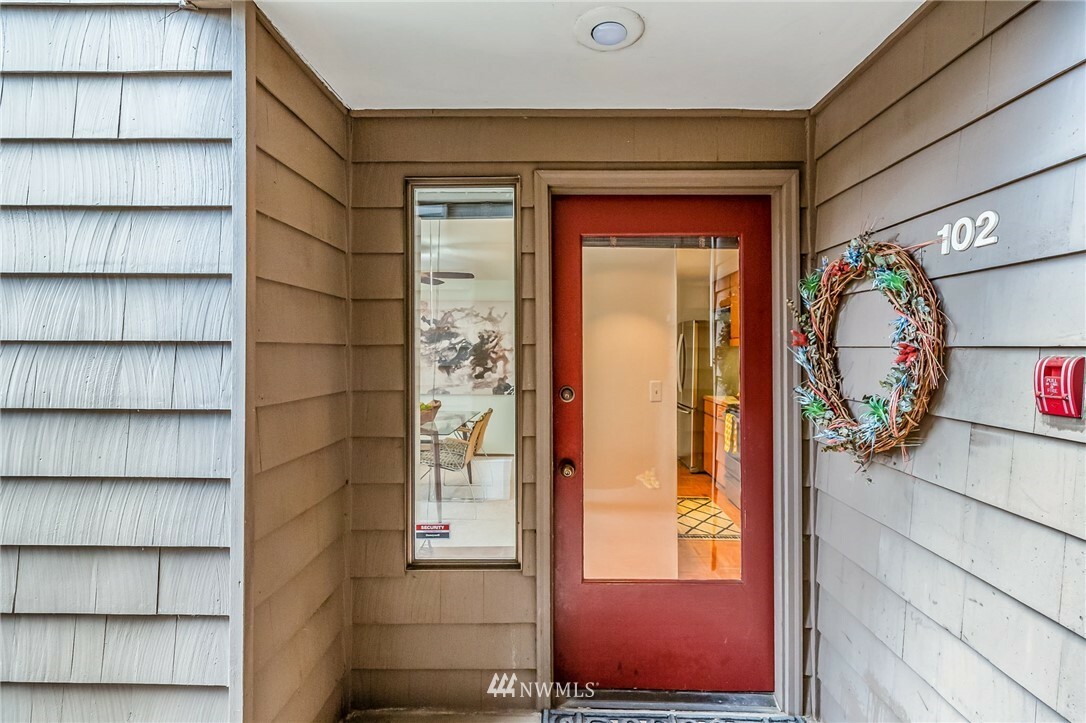 Property Photo:  3030 14th Avenue W 102  WA 98119 