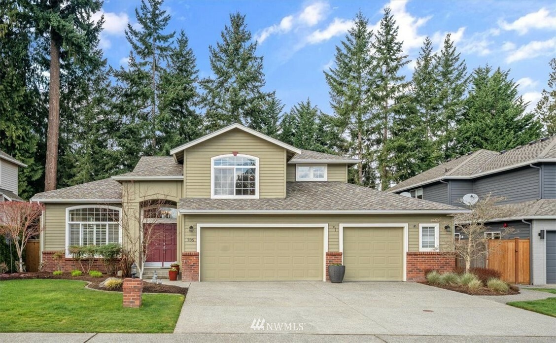 Property Photo:  705 NW Everwood Drive  WA 98027 