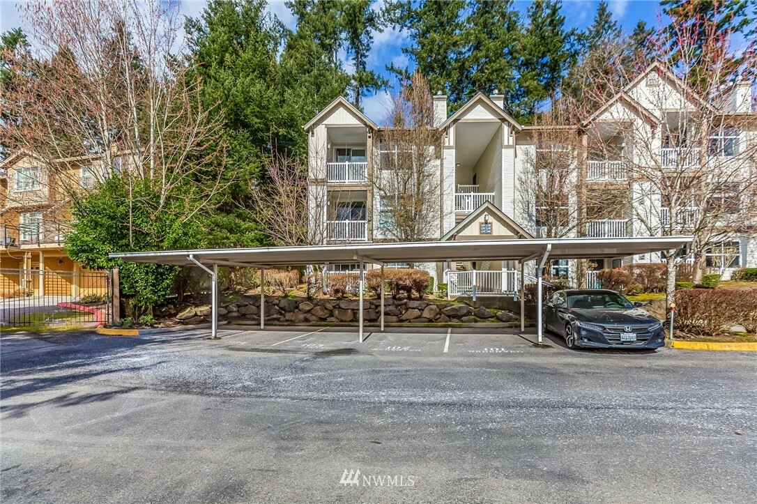 Property Photo:  23420 SE Black Nugget Road G202  WA 98029 