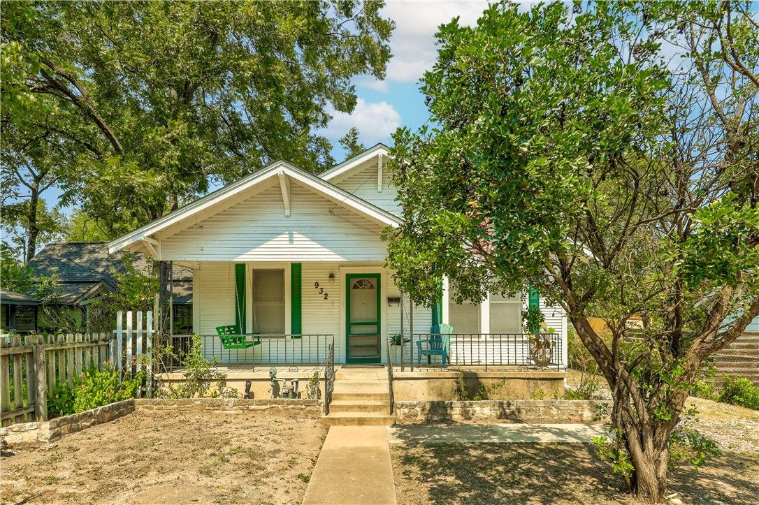 Property Photo:  932 E 53rd Street  TX 78751 