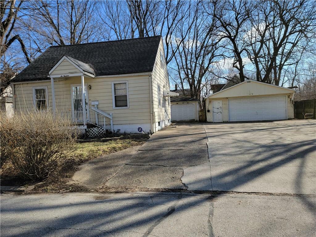 Property Photo:  619 W Elm Street  IL 62522 