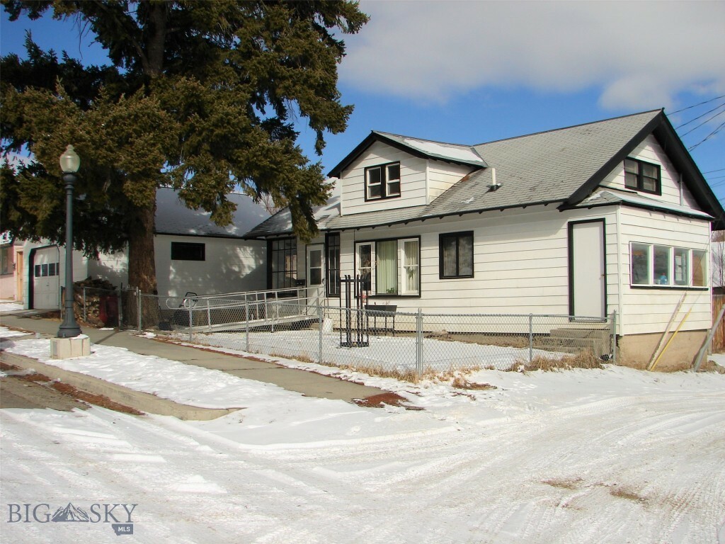 Property Photo:  512 W 7th  MT 59711 