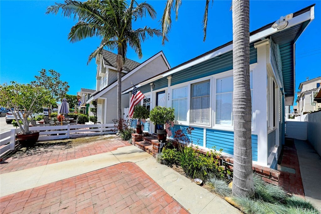 Property Photo: 225 Diamond Avenue CA 92662