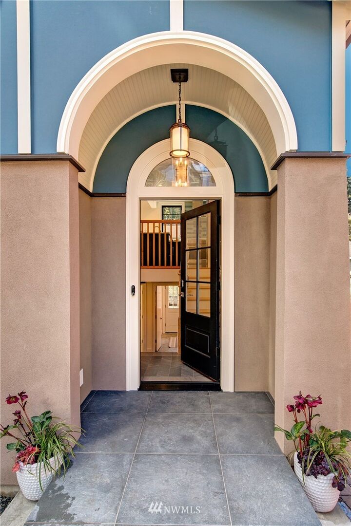 Property Photo: 2233 E Blaine Street WA 98112