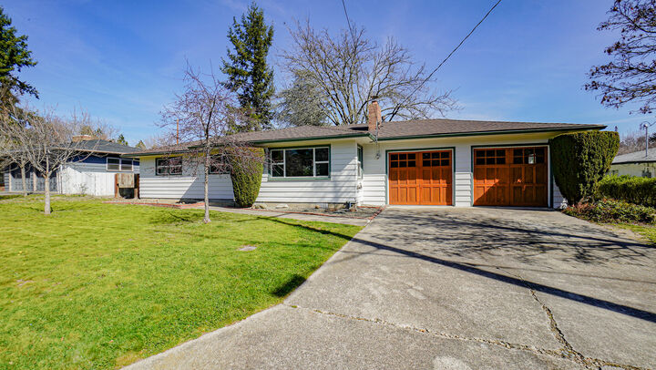 325 Sutter Avenue  Medford OR 97504 photo