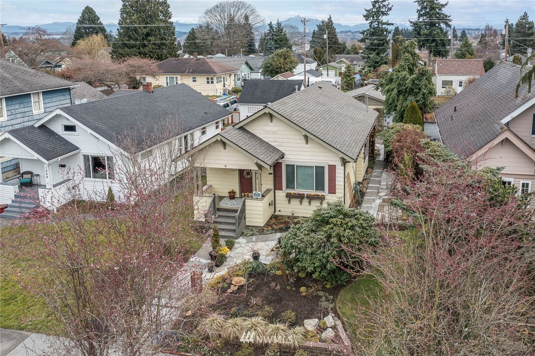 Property Photo:  1811 Baker Avenue  WA 98201 