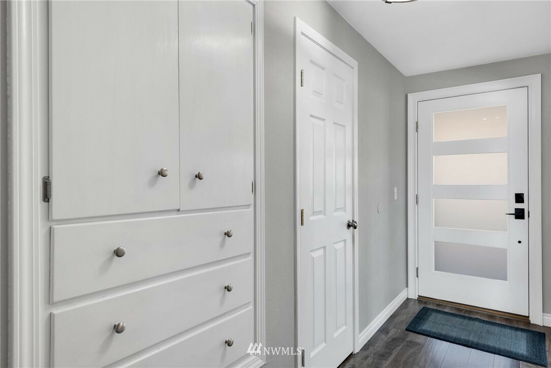 Property Photo: 7637 S Sunnycrest Road WA 98178
