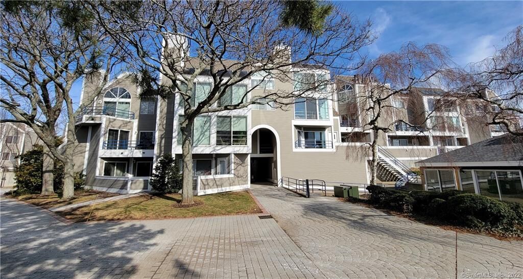 Property Photo:  111 Harbour Close 111  CT 06519 