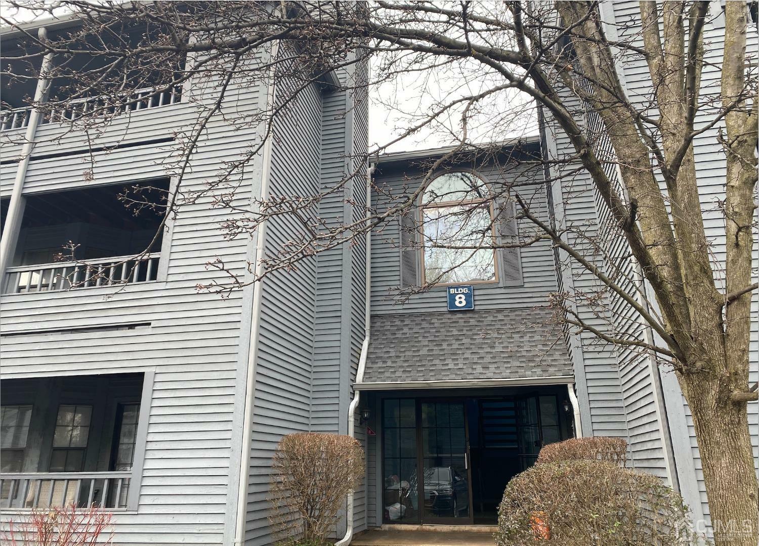 Property Photo:  806 Woodhaven Drive  NJ 08817 