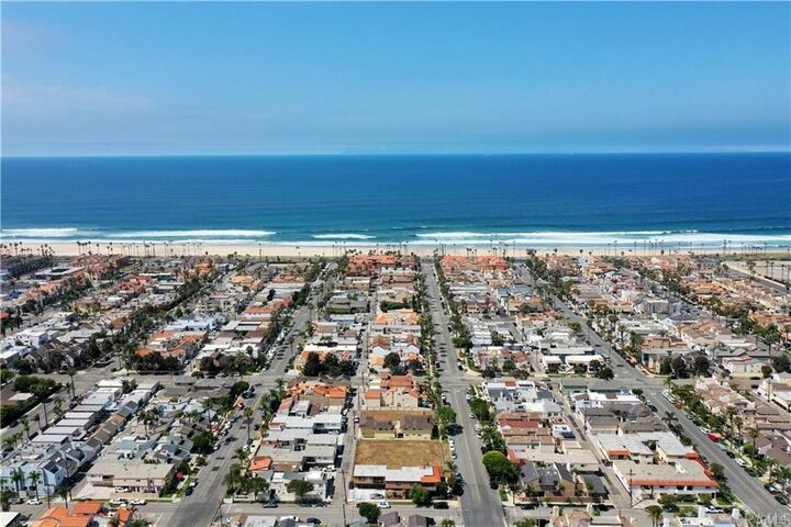 Property Photo:  424 20th Street  CA 92648