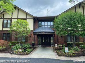 Property Photo: 1750 Vernier Rd Apt 25 MI 48236