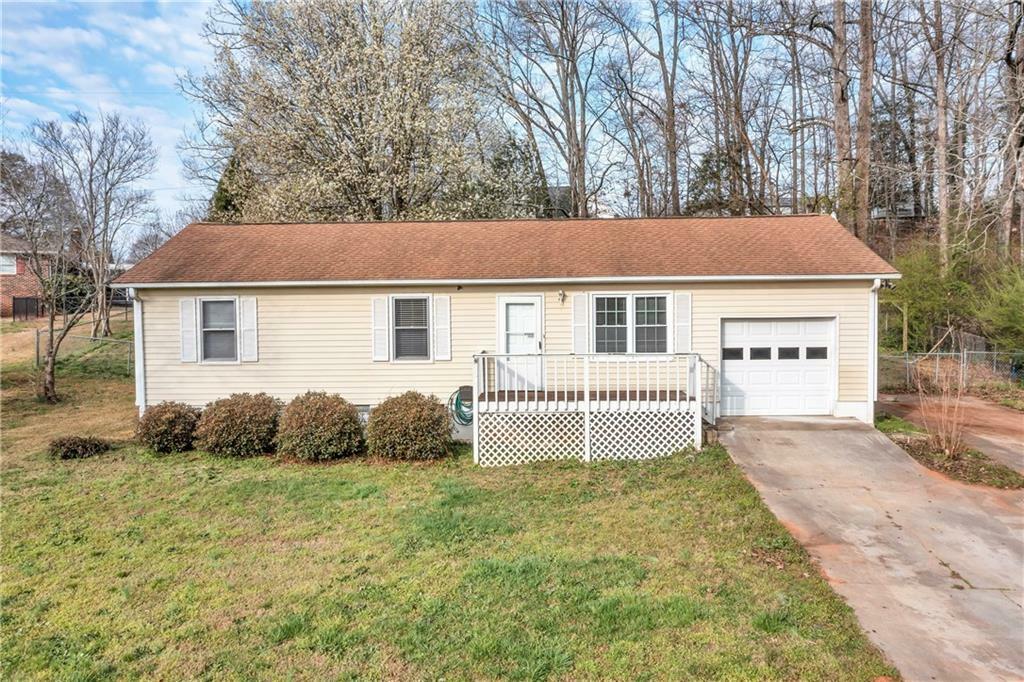 Property Photo:  1005 Lakewood Drive  SC 29625 