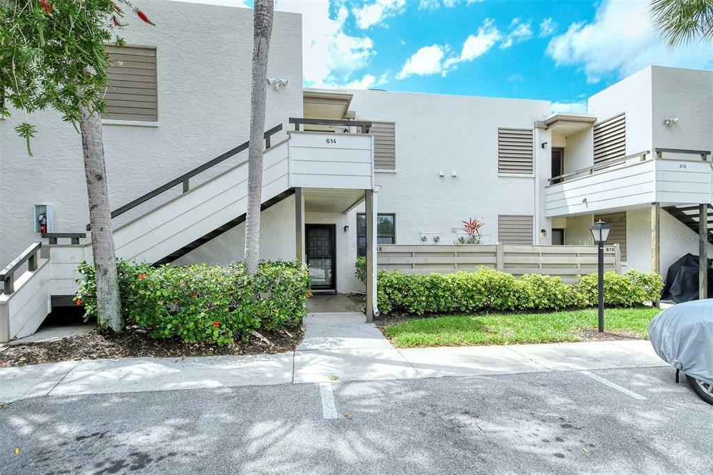 Property Photo: 615 Woodlawn Drive FL 34210