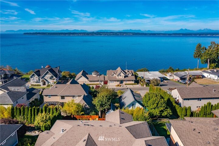 Property Photo:  5556 Whitehorn Way  WA 98230 