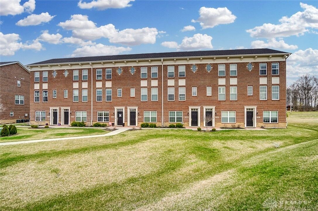 Property Photo:  1203 Parklake Row  OH 45066