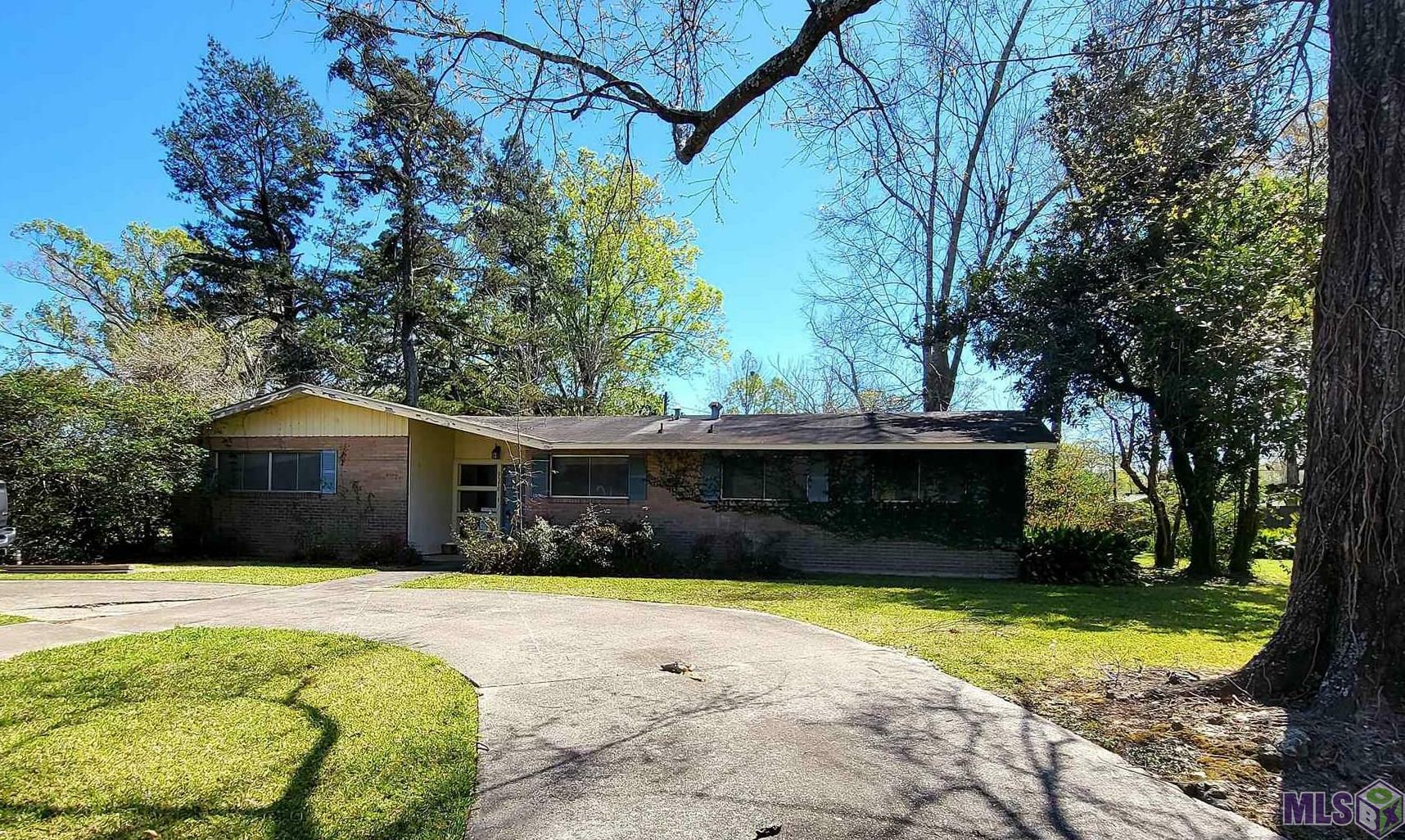 Property Photo:  9576 Donna Dr  LA 70815 