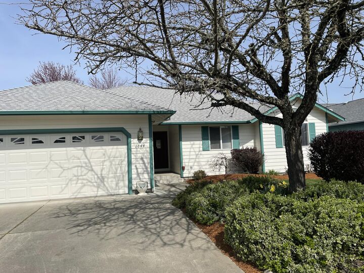 1844 SW Topaz Lane  Grants Pass OR 97526 photo