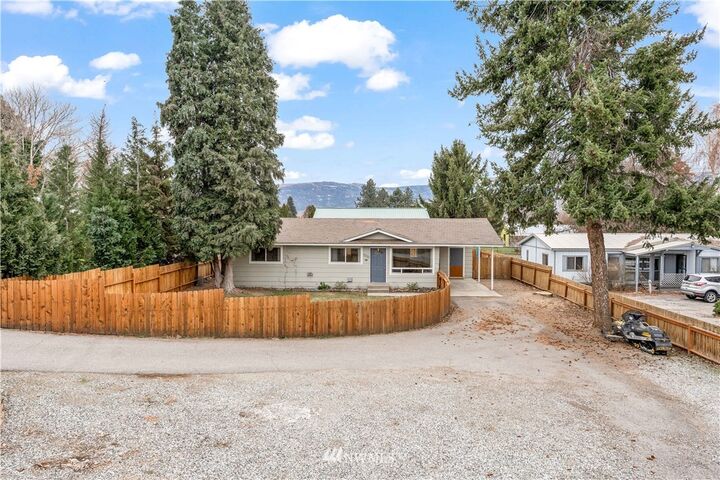 2210 3rd Street NE  East Wenatchee WA 98802 photo