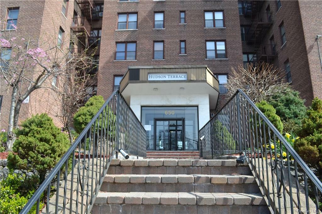 Property Photo:  650 Warburton Avenue 2E  NY 10701 