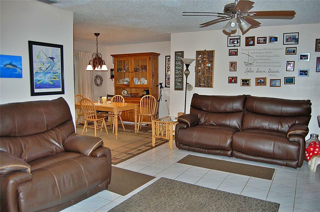 Property Photo: 927 68th Street NW FL 34209