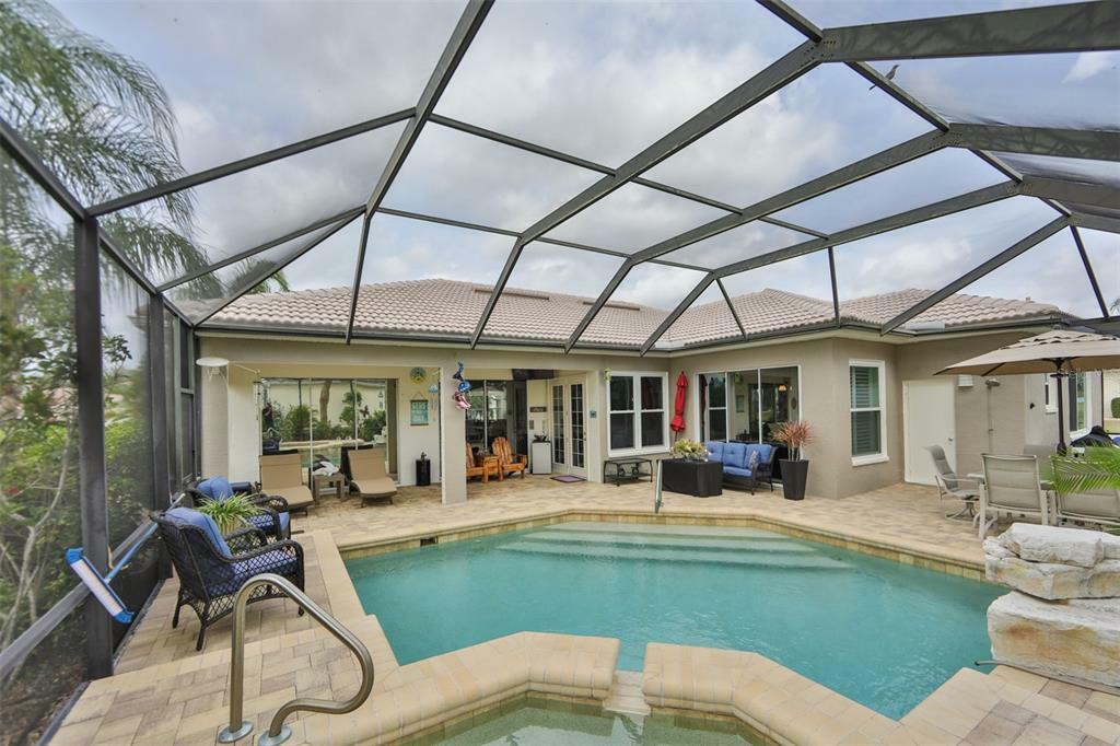 Property Photo:  1111 Signature Drive  FL 33573 