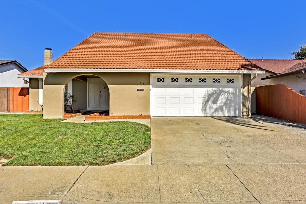 Property Photo:  