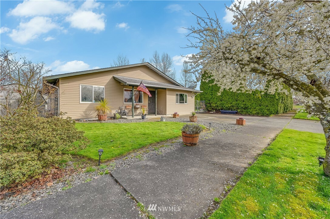 Property Photo:  313 Johnson Street  WA 98022 