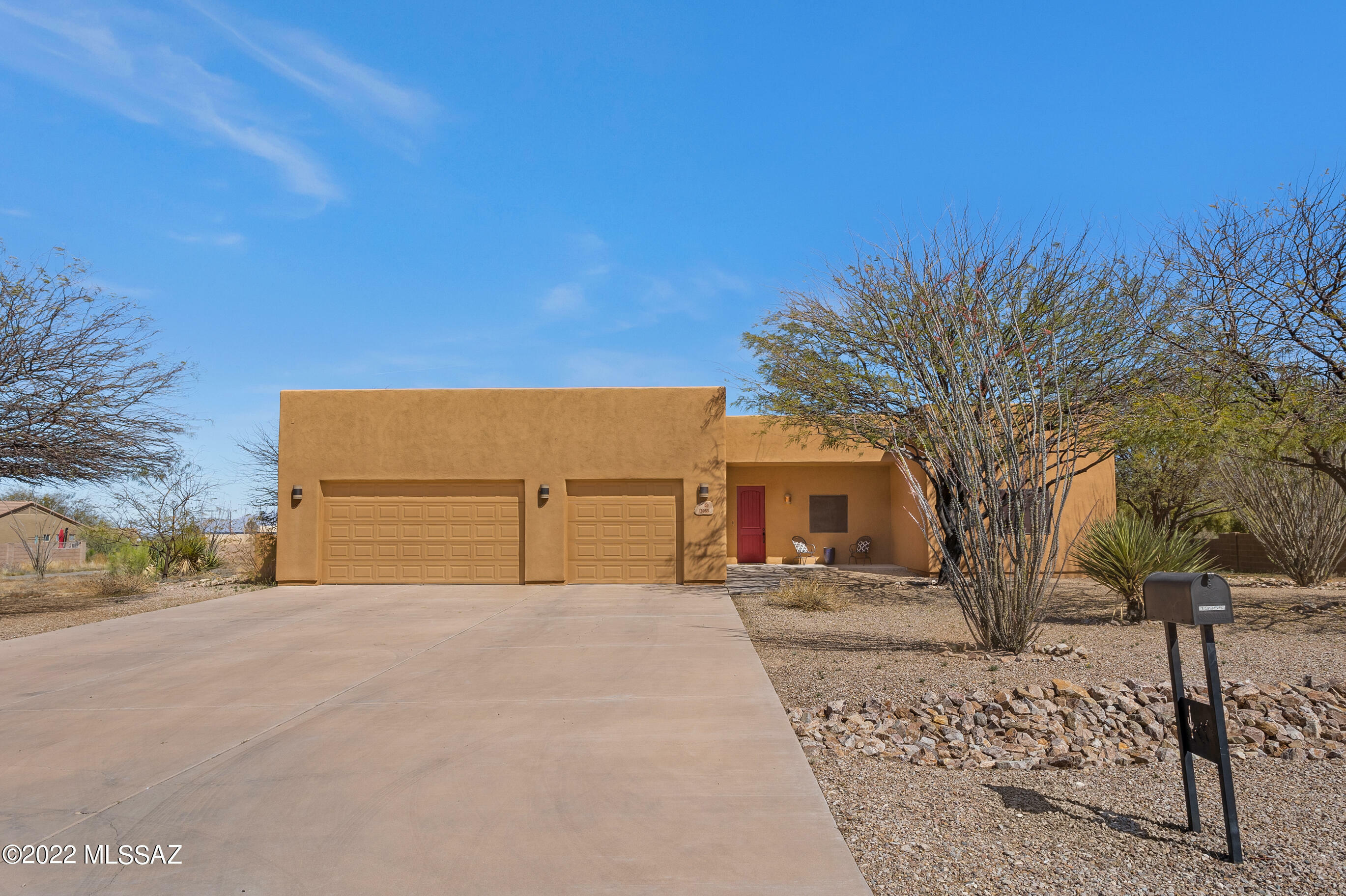 Property Photo:  13955 E Wild Jesse Way  AZ 85641 