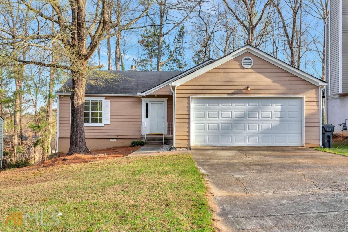 Property Photo: 1216 Ling Way GA 30168