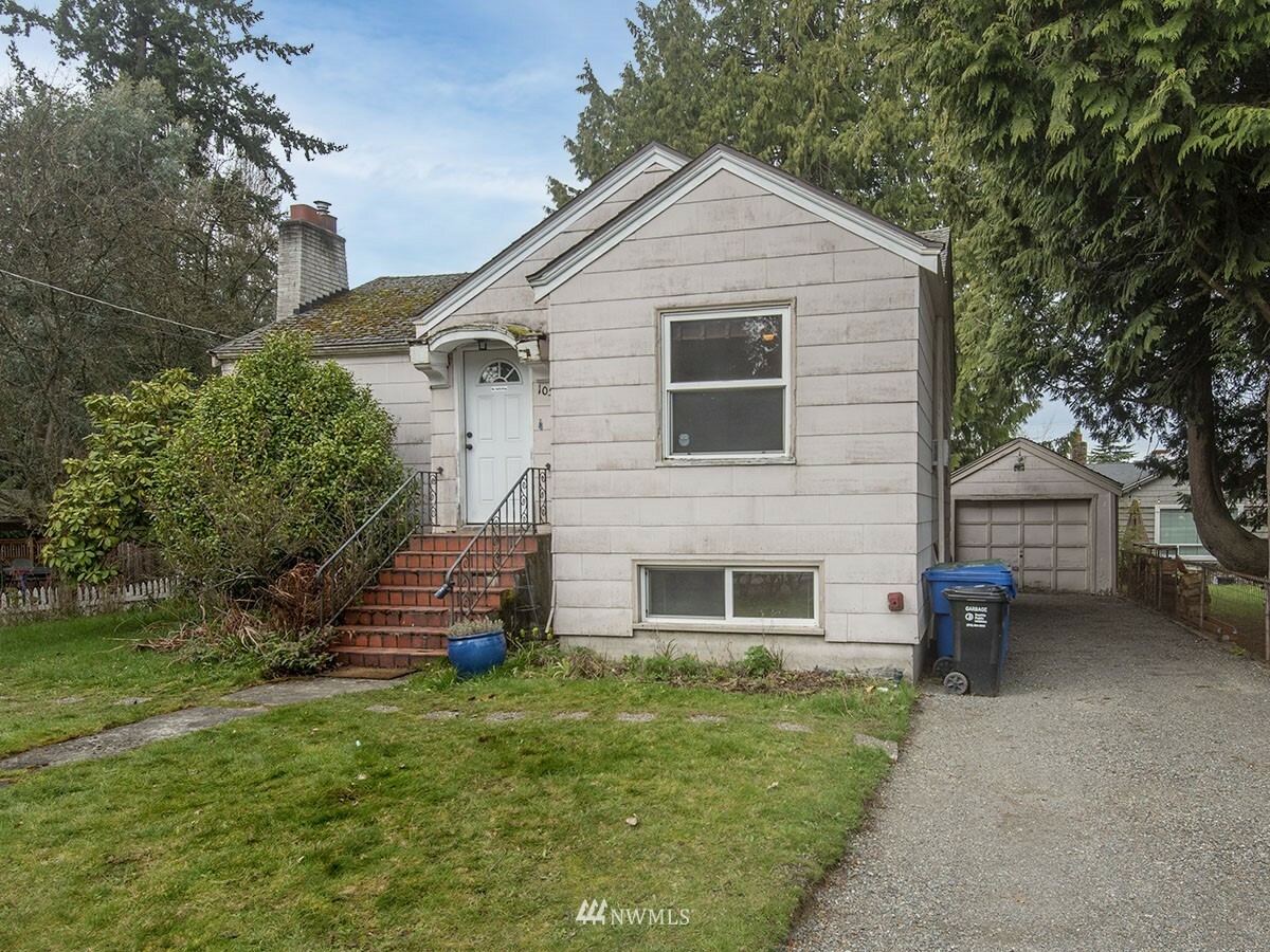 Property Photo:  10541 Phinney Avenue N  WA 98133 