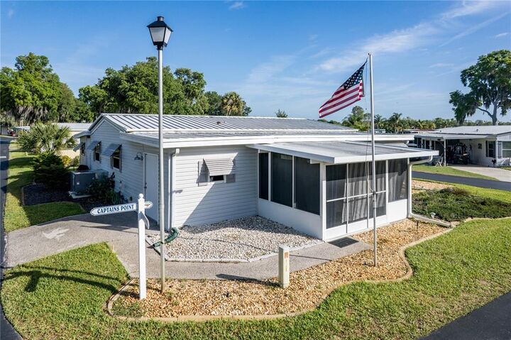 Property Photo: 28 Gallinule Court FL 34731