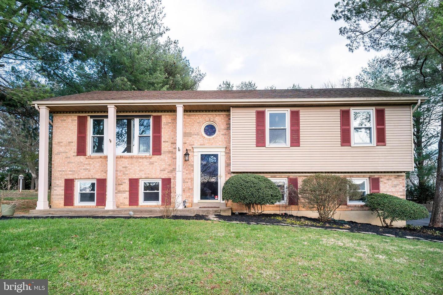 Property Photo: 38380 Downs Court VA 20158