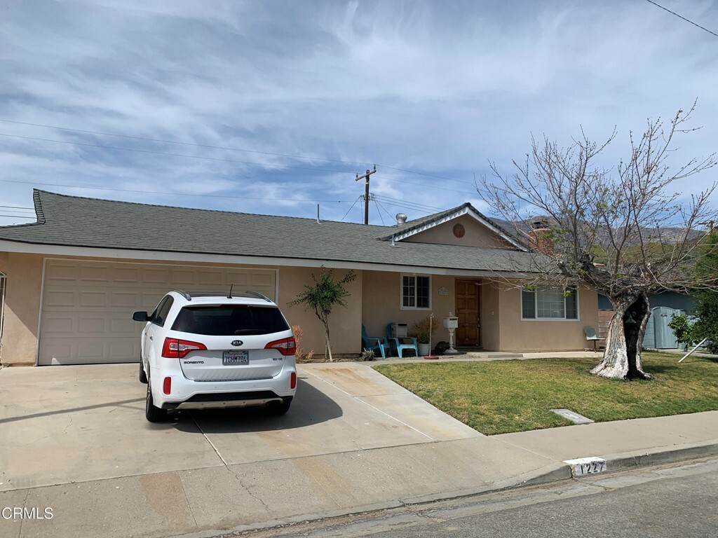 Property Photo:  1227 Maple Street  CA 93060 