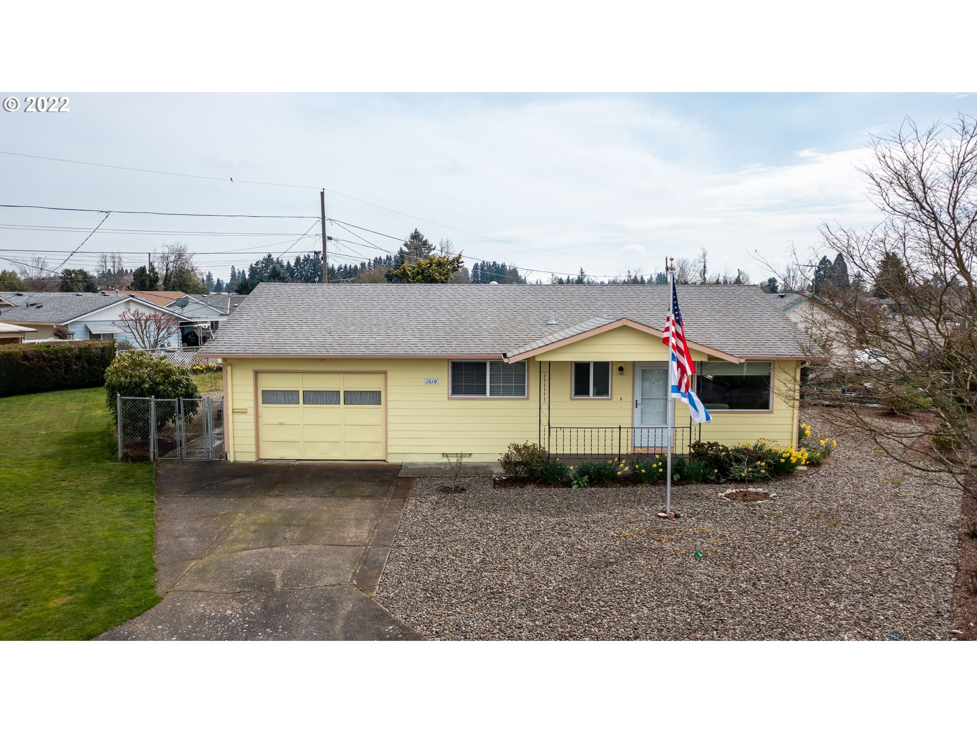 Property Photo:  1610 Thompson Rd  OR 97071 