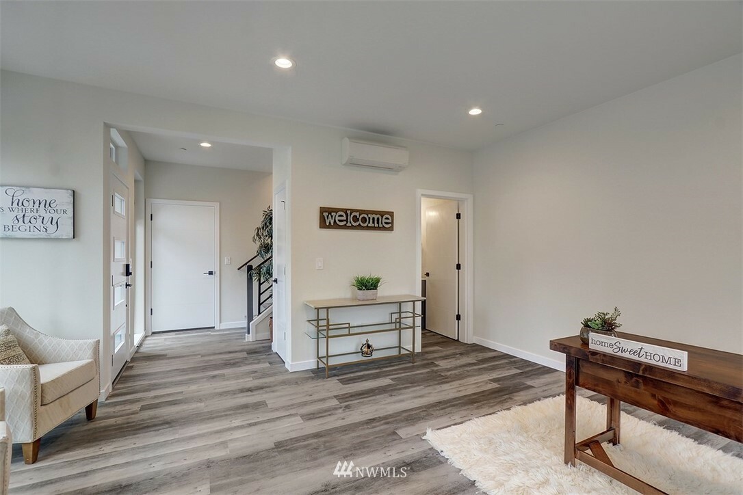 Property Photo: 21525 50th Avenue W C WA 98043