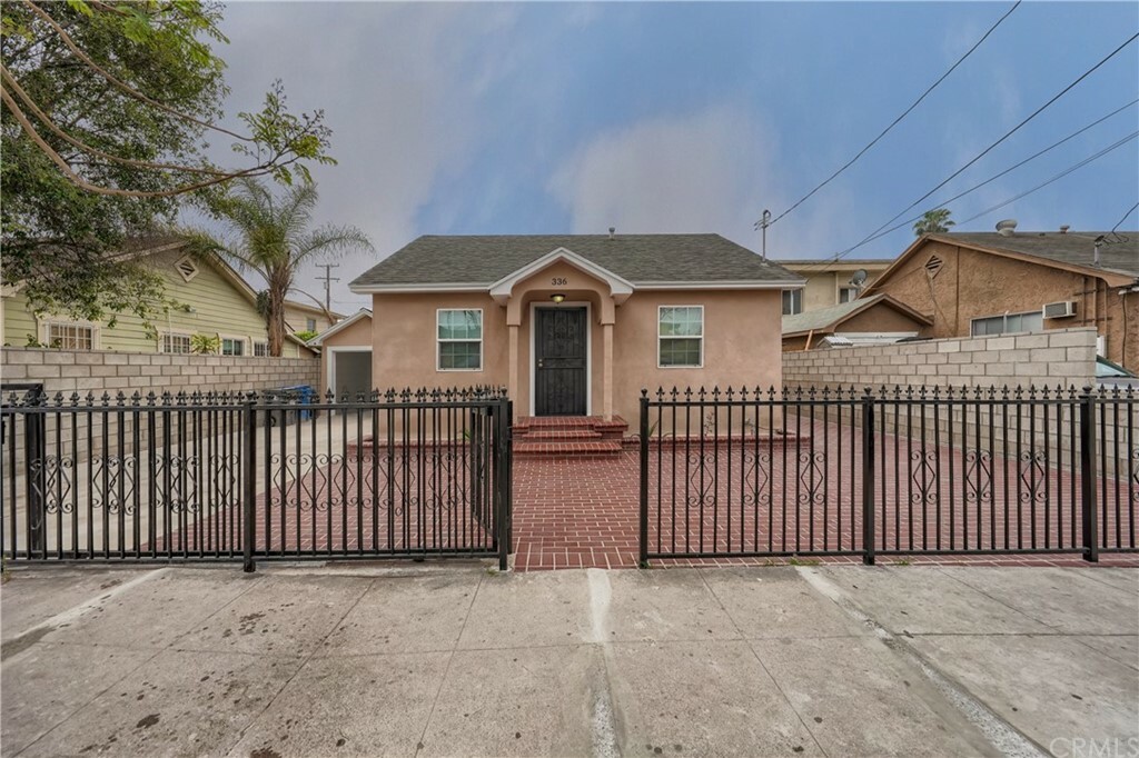 Property Photo:  336 W 17th Street  CA 90813 