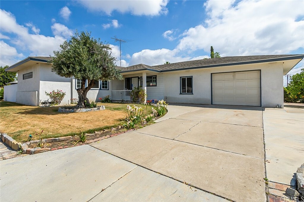 9287 Alder Avenue  Fontana CA 92335 photo