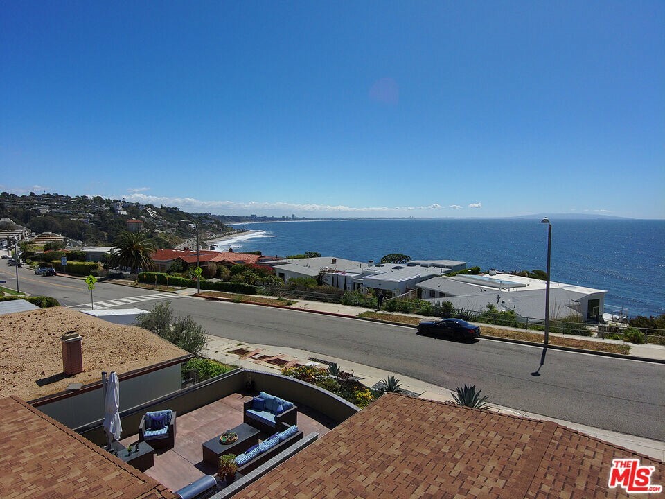 Property Photo:  18315 Coastline Drive  CA 90265 